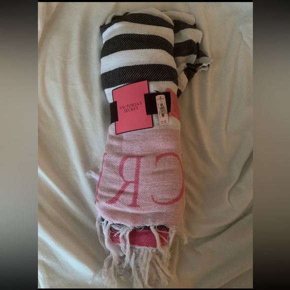 Victoria Secret Beach Blanket - Picture 5 of 5